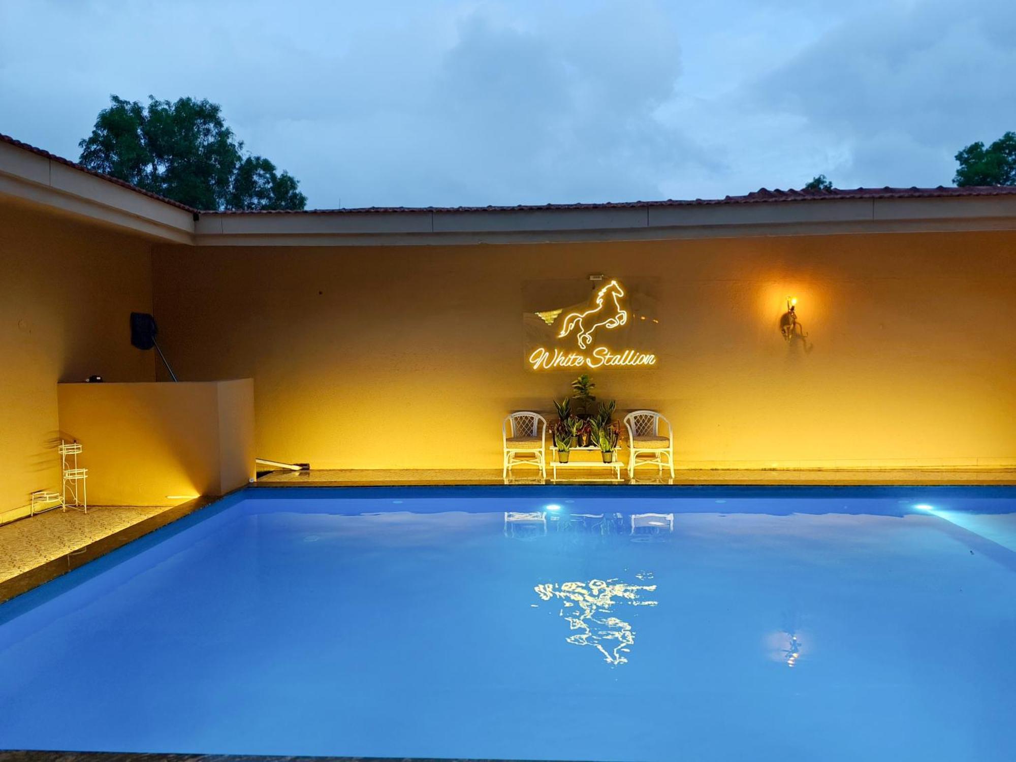 White Stallion Villa Lonavala Luaran gambar